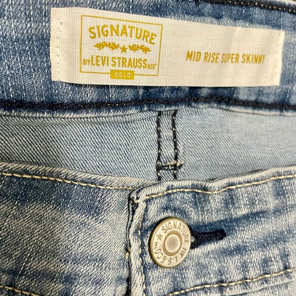 Signature by Levi Strauss & Co.® Gold Women's Midrise Super Skinny Jeans - 38x28 - Picture 6 of 16
